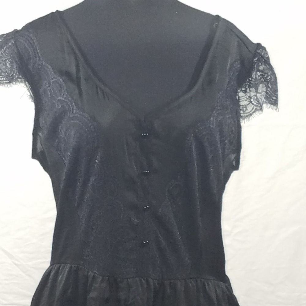 Eyeshadow Black Mini Cocktail Dress with Lace Trim